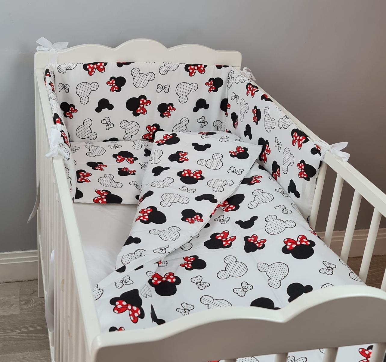 White 2 Piece Cot Bedding Set with Minnie Mouse Pattern Furnilove